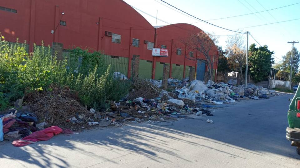 Emergencia urbana: La Matanza desborda de basura y los vecinos exigen respuestas ante el abandono de las calles