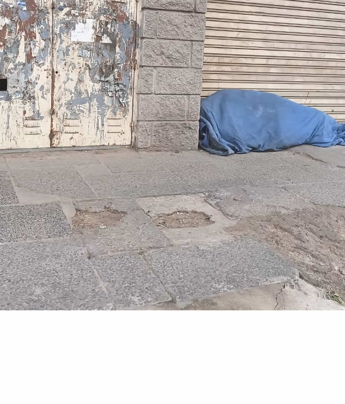 Preocupación vecinal por personas durmiendo en la vía pública en Isidro Casanova